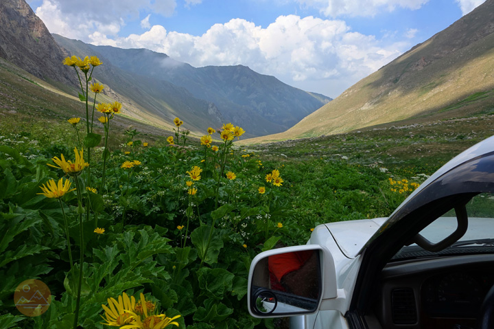 Hiking in Zangezur mountains, Armenia