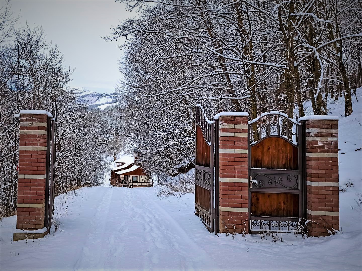 Ecokayan Gates. Dilijan, Armenia - Photo: Ecokayan ©