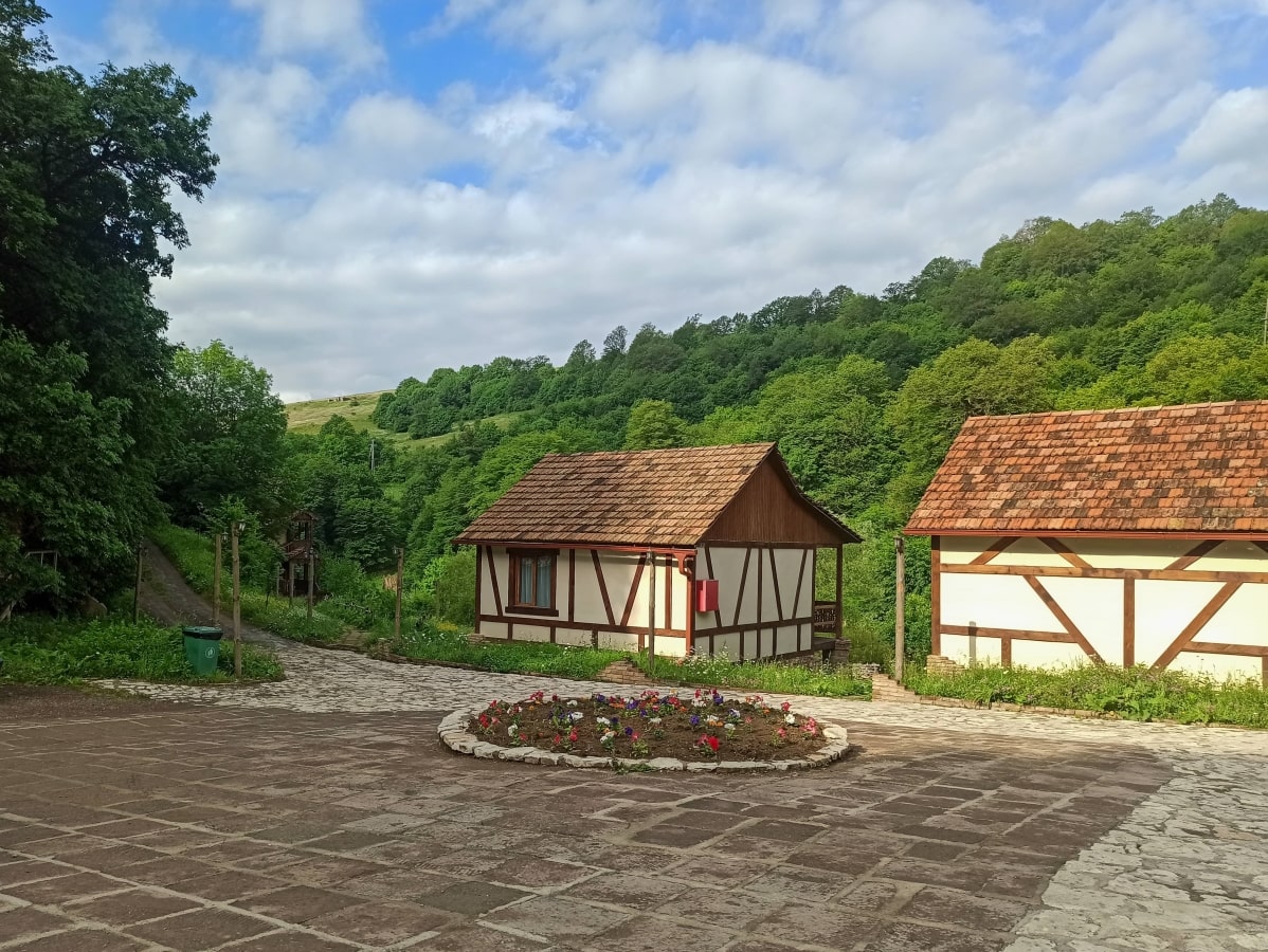 Cottages on Ecokayan Square. Ecokayan Dilijan Resort Hotel